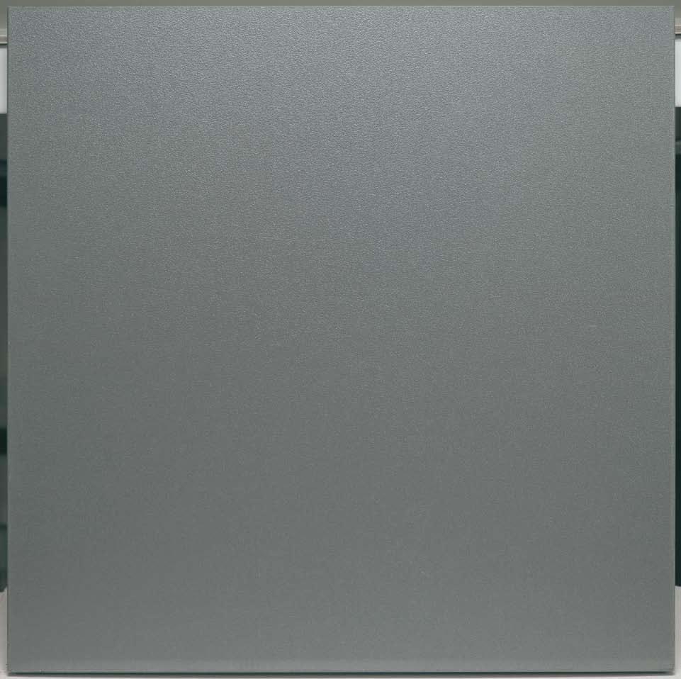 Options: The base options are a plinth base, a metal base and a base on castors for low cabinets.
