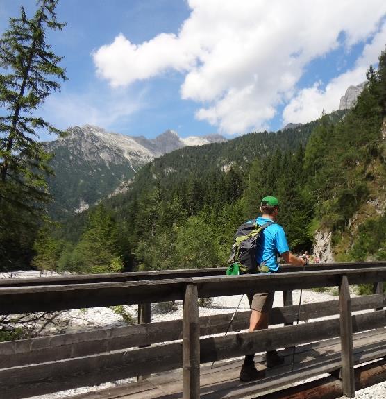 Alpvandring i Pinzgau & Pillerseetal, 7 nätter 3(7) att äta. På gångbroar längs och över den forsande floden tar du dig till Pillerseesjön. Sammanlagd höjdmeter, stigning: 830 m, sänkning: 720 m.