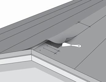 4 (5) Taknock 200 mm Alternativ a) Skär av det första takfallets sista membran utmed taknocken och spika fast den i underlaget med mellanrum.