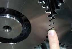 Underhåll Waukesha Cherry-Burrell Universal TS-serien 11. Rikta in det fria kugghjulet med drivkugghjulet.