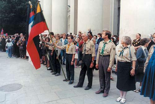 Memoro Samtage la ĉefministroj de la tri baltaj landoj (la litova Andrius Kubilius, la latva Valdis Dombrovskis kaj la estona Andrus Ansip) subskribis deklaracion, ke en Eŭropo estu
