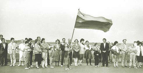 Ili interkonsentis, ke la 23a de aŭgusto fariĝu tago de rememoro de stalinismaj kaj naziismaj viktimoj.