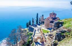 Arathena Rock ****, 2 x na poti v hotelu ***, izleti po programu (Neapelj, Etna-Taormina), zunanji ogledi po programu, venje in organizacija potovanja. 690 pri min 40 oseb, 740 pri min 30 oseb.