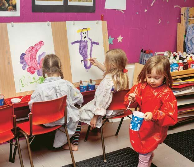 Kapitel 3. Förskolan Kundnöjdhet Förskolan ligger i topp i Svenskt kvalitetsindex (SKI) mätningar av kundnöjdhet. 22 9 av 10 föräldrar är nöjda med förskolan.