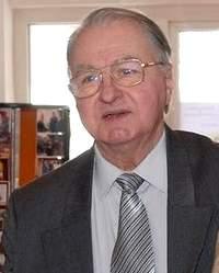 aripi moi lumina Moara Mă ascund în vremea mea Cu amurguri şi cu ploaie, Am să plec curând pe-o stea Îmbrăcat în alte straie Un cocor din albe ploi Vine clipa să-mi alinte, Mi se-nclină pomii goi,