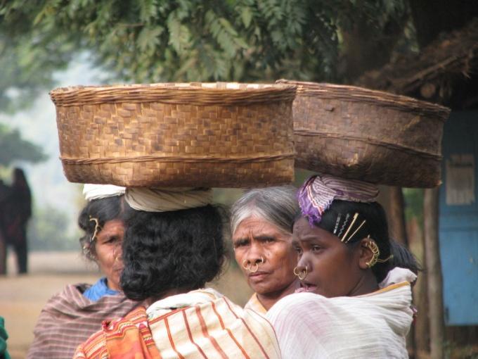 DAG 08. 5/12 RAYAGADA CHATIKONA RAYAGADA - JEYPORE (ENDAST ONSDAGAR) På morgonen tar vi oss till den färgsprakande marknaden Chatikona i Niayamgiribergen, invid järnvägsstationen i Bissam-Cuttack.