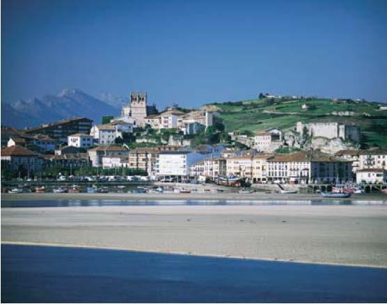 Den Norra vägen, San Sebastían Santiago de Compostela, 37 nätter 5(16) havet med en strand och klippbranter.