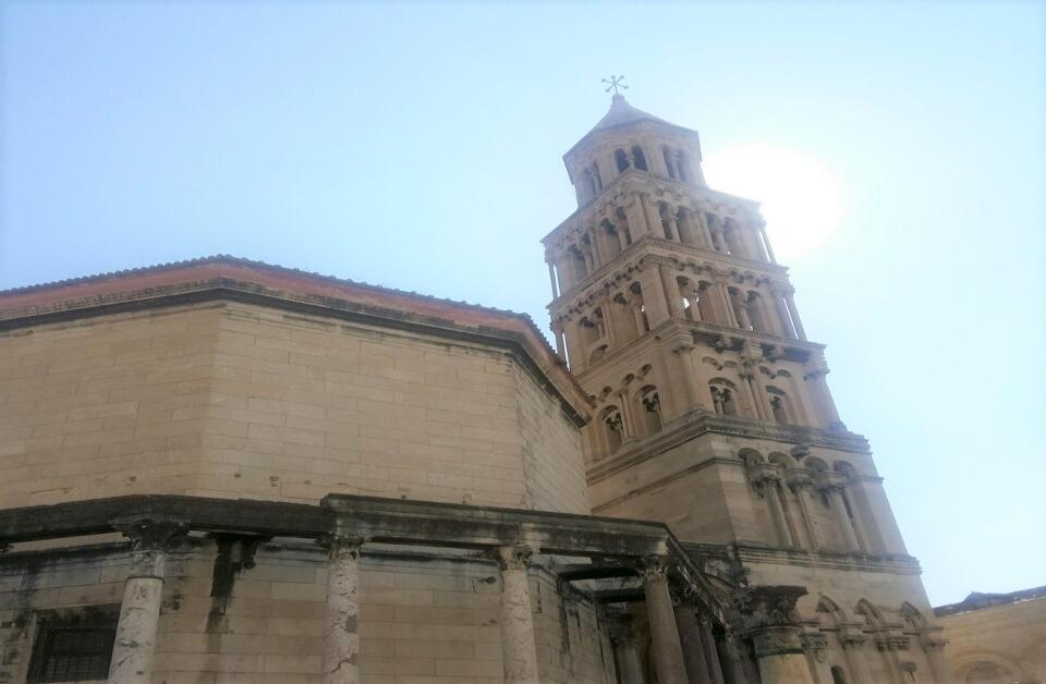 Institutionen för arkeologi och antik historia Sankt Domnius katedralen i Split - En studie av katedralens utveckling från