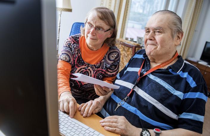 Vårdbidrag underlättar pensionstagarens ekonomi Pertti Heinonen får vårdbidrag för pensionstagare och använder den för att betala servicehusets avgifter.