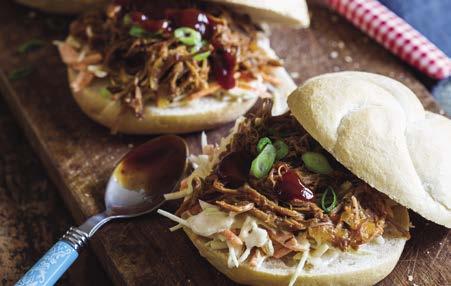 SOMMAR, SOL OCH SAFTIGA SLIDERS! PULLED PORK Tillagningstid: 5 min. Mikrovågsugn: 30 min., 900 watt Vilotid:: 10-15 min.