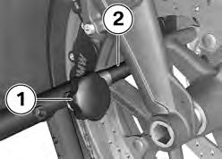 z Underhåll Bakhjulsstöd Montera bakhjulsstödet Använd stödet med verktygsnummer (0 402 245) med bakaxeladapter (0 402 250).