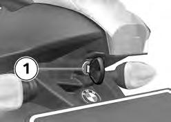 z Manövrering Parkera motorcykeln och kontrollera att den står på jämnt och fast underlag. Kontrollera lufttrycket i däcken med hjälp av följande värden.