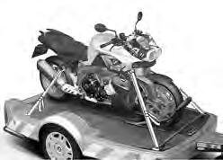 5 76 Körning z Fastsättning av motorcykeln för transport Skydda alla komponenter mot repor på de ställen där