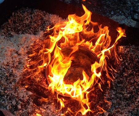 Bränning Mod och kunskap att hantera ugnar Redan under de första veckorna på keramiklinjen bränner vi raku.