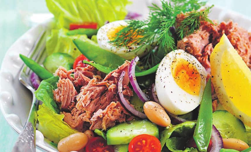 RECEPT 1 20 min 355 kcal/port Fett 48% Kolhydrater 17% Protein 35% Tonfisksallad Somrig sallad med tonfisk, bönor och kokt ägg.