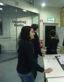 Unter dem Motto Uppdrag media haben sie im Tekniska Museet unter der Leitung von drei Museumspädagogen eine eigene Fernsehnachrichtensendung, eine
