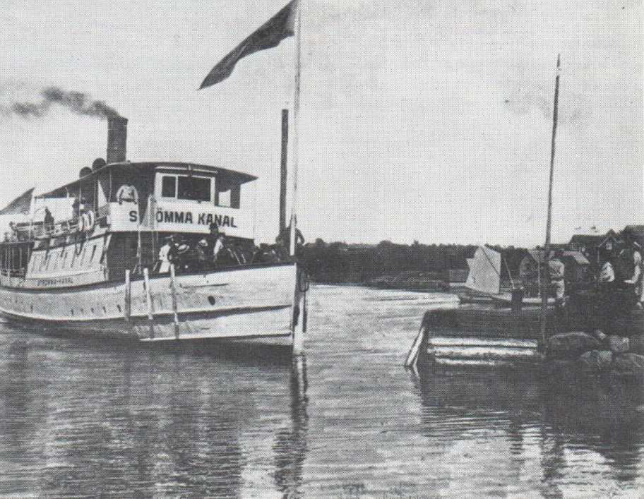 Den första s/s Strömma Kanal var ett nybygge för ändamålet, byggd på Lindholmens varv i Göteborg.
