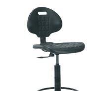Stolen levereras med fotstöd och för bästa stabilitet utrustad med glidfötter.