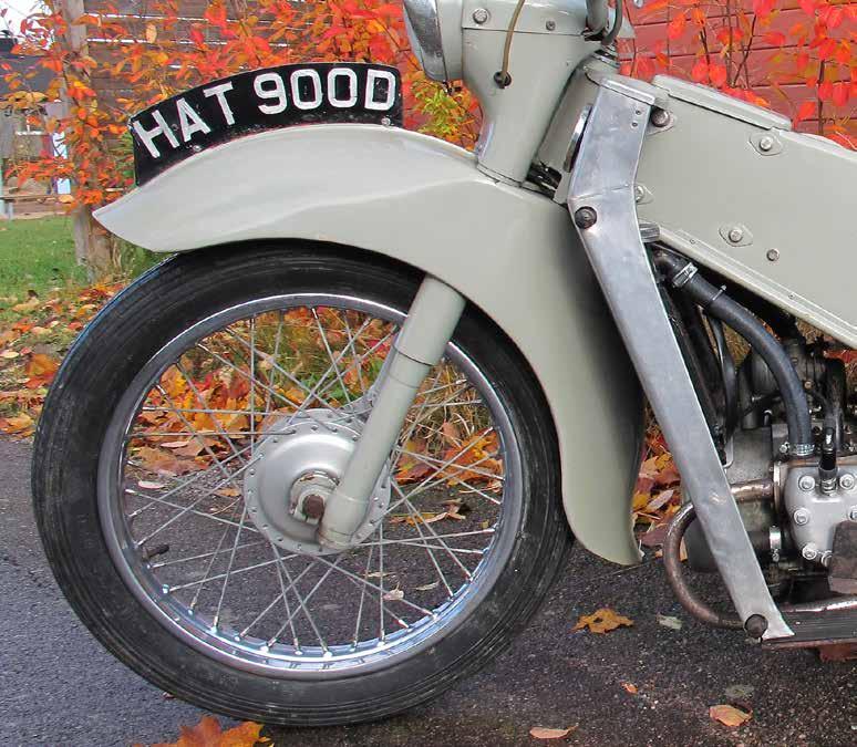 VELOCETTE LE Teknisk utveckling under 20 år På hösten 1948 presenterades den för en förvånad publik. Detta var verkligen ett grepp som ingen hade förväntat sig.