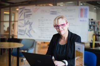 Verksam i skolan sedan 1999, både i Stockholm och Småland, på yrkesförberedande program likväl som