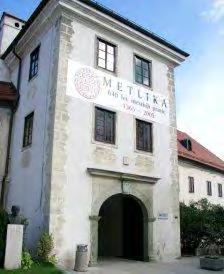 grad last zagrebškega kapitelja. Leta 1792 ga je kupil premožni ljubljanski krčmar Jožef Savinšek, vendar so ga njegovi poplemeniteni nasledniki leta 1899 prodali.