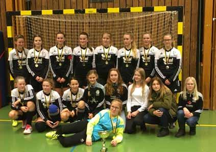 Kvartsfinalen spelades mot Nossebro, 4-0. Semifinalen THN:s FK/Halvorstorps IS 1-0 Finalen spelades mot Alingsås KIK 2-0. Jag har sagt det förut men jag säger det igen.