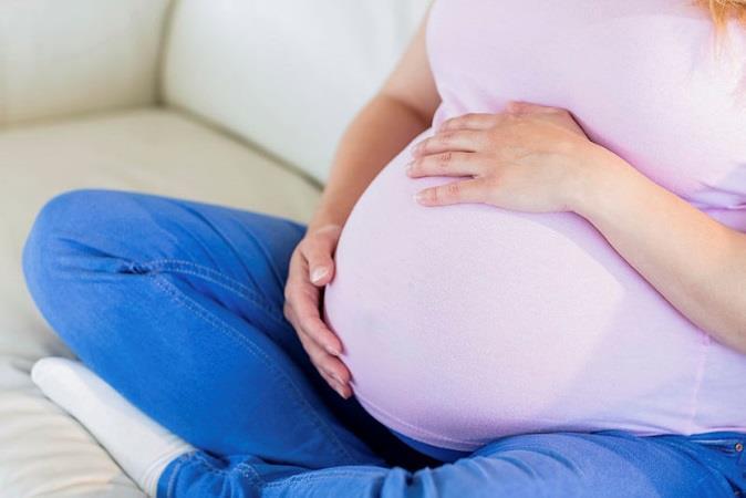 Alla gravida rekommenderas vaccination Folkhälsomyndigheten rekommenderar att samtliga gravida kvinnor erbjuds vaccination efter graviditetsvecka 16.