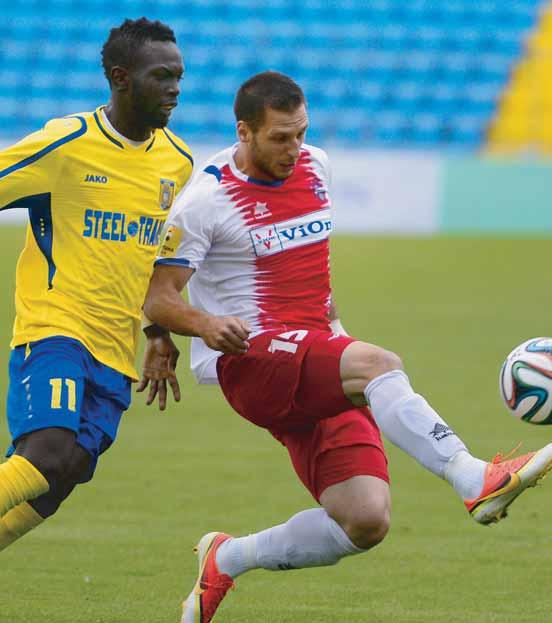 www.sport.sk FUTBAL 9 3. KOLO NAJVYŠŠEJ SÚŤAŽE Košičania urazili šťastie už v 5. minúte... S Diabym si to tréner vysvetlí LIVE VÝSLEDKY A SPRÁVY V MOBILE m.sport.sk Smoliar zápasu v Košiciach, domáci útočník Oumar Diaby (vľavo), ktorý v úvode nepremenil penaltu, sa márne pokúša preniknúť cez obrancu Zlatých Moraviec Miloša Nikoliča.