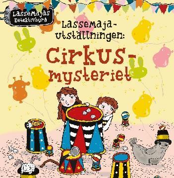 هفته ۳۳ از دوشنبه ۱۳ آگست تا شنبه ۱۸ آگست السه مایا سرکس موستریت Cirkusmysteriet) (Lasse Maja & نمایشگاه جا: کتابخانه شهری الریسه هامن ستادس بیبلیوتیکیت الریسه هامن Ulricehamn) (Stadsbiblioteket,