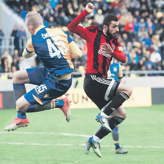 2 FUTBAL streda 4. 4. 2018 O LIGE PO LIGE Od záchrany k Európe? Pozornosť futbalových fanúšikov pútajú logicky viac súboje v nadstavbe o titul. Mali čo ponúknuť.