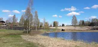 Norrut från stadens centrum blir årummet allt mer slutet och opåverkat, tills det öppnar upp sig gen i Norsviken.