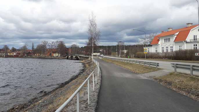 Utvecklingsplanen för Lindesjön runt föreslår en boardwalk med badbryggor och sittplatser samt hopptorn mellan Sundsbron och Pälsärmsbadet.