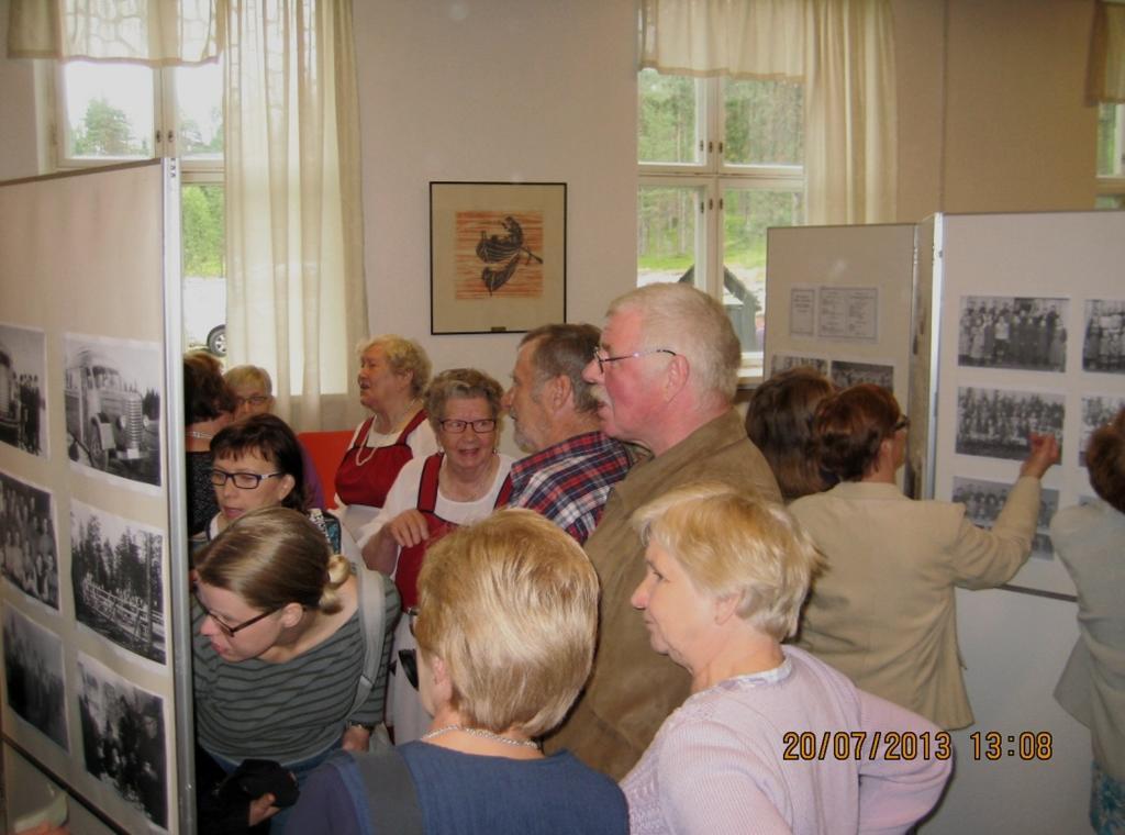 Toivo Kunnari VAREJOKIBORNA HADE ETT SOMMARMÖTE Det har gått 65 år sen folkskoleverksamheten inleddes i Varejoki. Lördagen den 20.7.