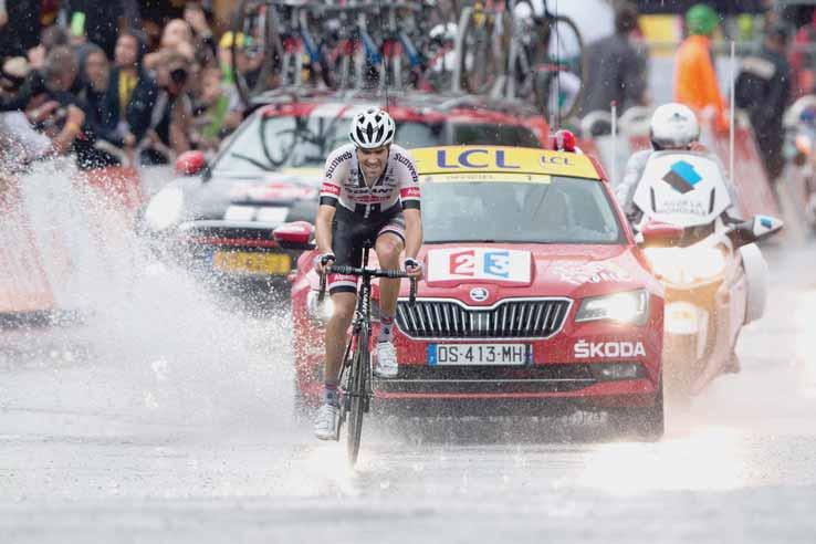 ETAPA, PAU BAGNÉRES-DE LUCHON (184 km) 1. FROOME (V. Brit.) Sky 4:57:33 h 2. MARTIN (Ír.) Etixx-QuickStep +13 s 3. RODRIGUEZ (Šp.) Kaťuša +13 4. Bardet (Fr.) AG2R La Mondiale, 5.