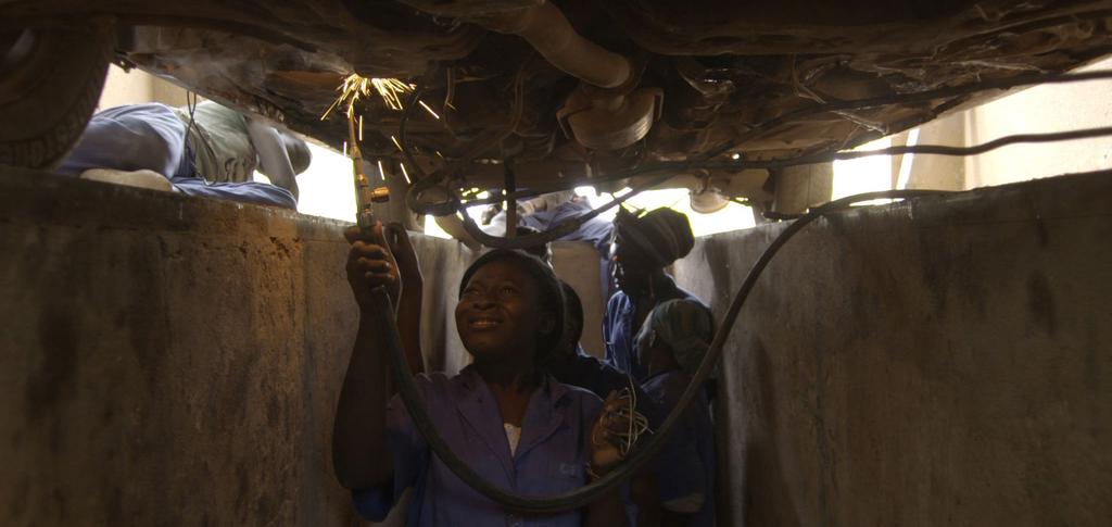 Ouaga Girls har både scener av ren observation, men också andra scener som bygger på förberedelse och planering, men med en känsla av verklighetsanspråk. Nästan som en fiktiv spelfilm.