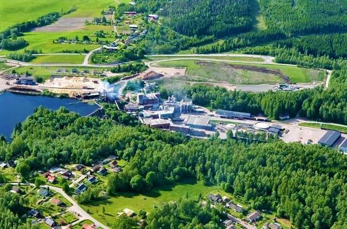 Rottneros Bruk Historia Rottneros Bruk arbetade från 1600-talets början med järnhantering men ändrade inriktning 1887 då man byggde det första träsliperiet.