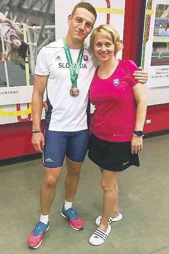 augusta PRED 70 ROKMI Narodil sa anglický futbalista Emlyn Hughes, s FC Liverpool víťaz EPM 1977 i 1978 a Pohára UEFA 1973 i 1976, najlepší futbalista Anglicka 1977, 62-násobný reprezentant (1 gól).