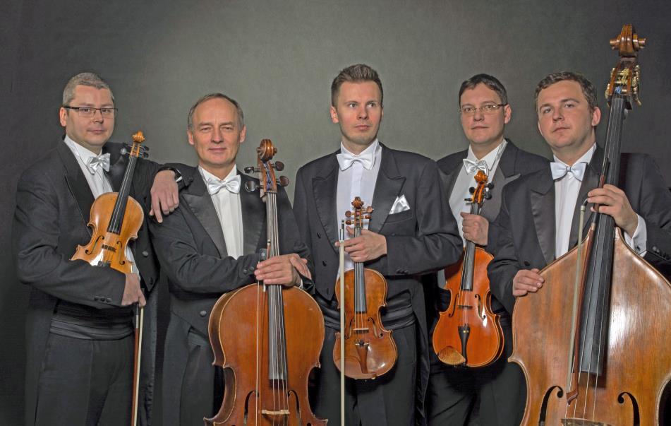 Kammarorkestern Capella Thoruniensis grundades år 2009 på initiativ av dess ledare Filip Wroniszewski. Dess kärnmedlemmar utgörs av framstående musiker i regionen Kuyavia-Pomerania.