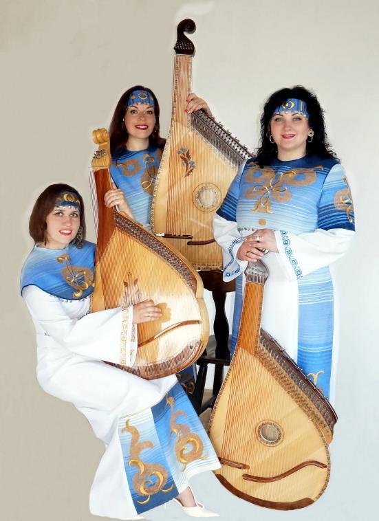 Bandurist Trio ORIANA Dessa tre musiker har redan under drygt femton år turnerat tillsammans i sitt hemland, Ukraina, men även utomlands varvid de rönt stor uppskattning för sitt mästerliga