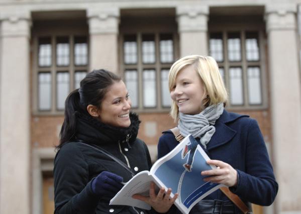 Avbrott i studierna Slutar du studera på programmet ska en skriftlig anmälan göras. Blanketten Studieavbrott finns på socionomprogrammets aktivitet i GUL eller på www.socwork.gu.se.