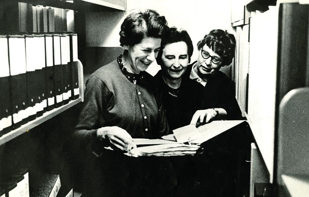 Från Kvinnohistoriskt arkiv till KvinnSam 60 år av kvinnohistoria Kvinnohistoriskt arkiv startade som ett privat initiativ 1958.