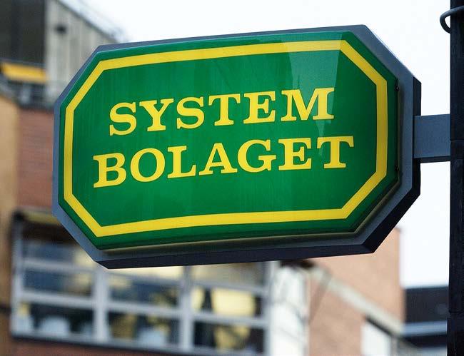 عکس: فروشگاه انحصاری نوشابه های الکلی )Systembolaget( مواد مخدر در سوئد هر نوع مواد مخدر ممنوع است. خریدو فروش مواد مخدر غیرقانونی ست. داشتن مواد مخدر برای مصرف شخصی نیز ممنوع است.