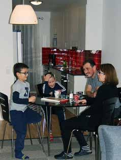 Tänk bara på Kronetorpstaden och allt som ska byggas här. Det kommer att bli jättefint, säger Ibro och Sabrina Dizdaric, som flyttade in i en splitterny, modern och hållbar bostadsrätt i somras.