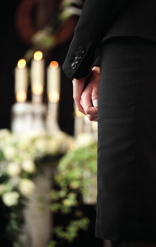 در سویدن تقریبا 83 فیصد از متوفیان میخواهند مراسم در کلیسا برگزار گردد. به این معنی که یک کشیش یا خاخام خدمات مراسم تشییع جنازه را فراهم میکند.