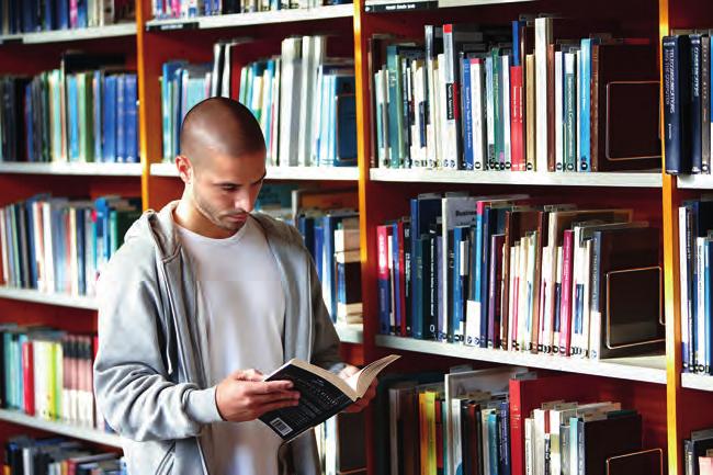 عکس: Colourbox کتابخانه ها تمام شهرداری های سویدن برای ساکنین خود کتابخانه ها دارند. بزرگترین کتابخانه را کتابخانۀ شهر میگویند و اکثرا در مرکز شهر موقعیت دارد.