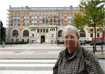 La patrino Berta havas nur filojn kaj mia frato estas la plej aĝa.
