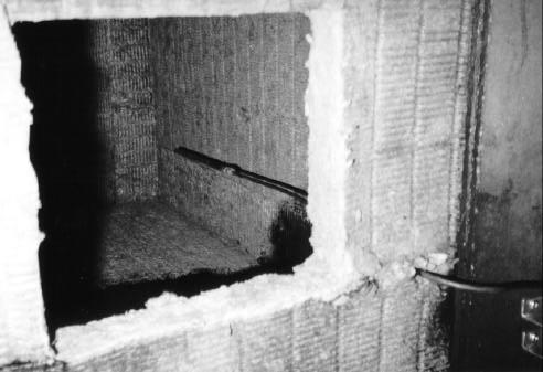 Appendix B Under metanförsöken placerades den i de flesta försöken ca 20-25 cm från taket, ca 15 cm från ena väggen och ungefär 50 cm in i kammaren från öppningen sett.