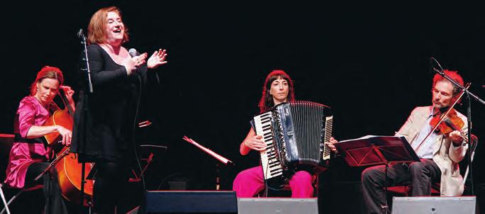Festen i Hässselby! Ovan Sare Roma, till höger Arja Saijonmaa och under den judiska sångerskan Ann Kalmering med Stalhammer klezmer orkester.