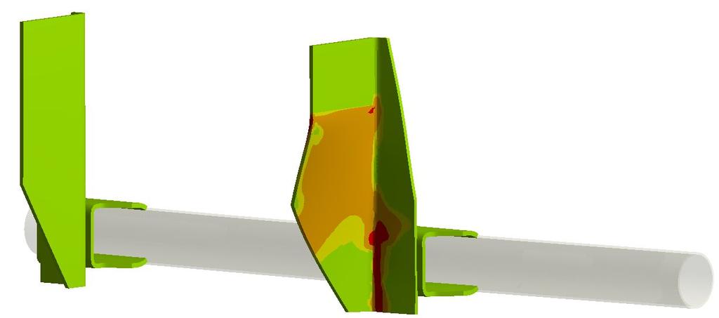 Den maximala skjuvspänningen blir 167,6 MPa enligt beräkningarna i Bilaga C. Den maximala spänningen i bultförbanden uppstår också i den vänstra infästningen.