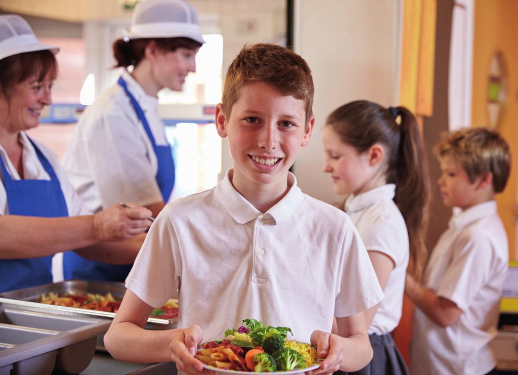 Medarbetarna i våra kök ska därför ha restaurang- eller storköksutbildning. Menyplanering och näringsberäkning görs av kostkonsulent/kostchef och kökschefer.